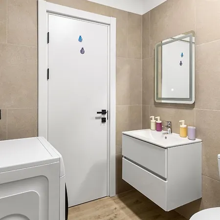 Chill Side - Infinity Pool & Apartment Navodari