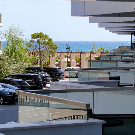 Chill Side - Infinity Pool &