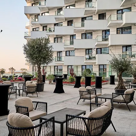 Chill Side - Infinity Pool &