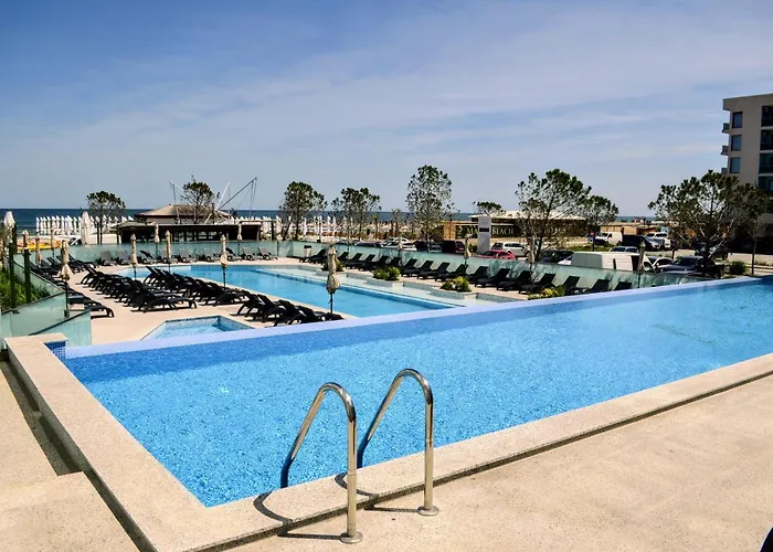 Chill Side - Infinity Pool & Năvodari