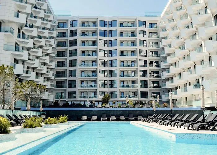 Chill Side - Infinity Pool & Năvodari