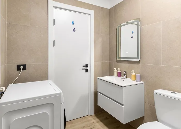 Chill Side - Infinity Pool & Apartmán Năvodari