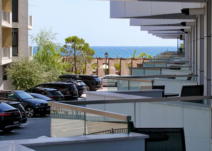 Chill Side - Infinity Pool &