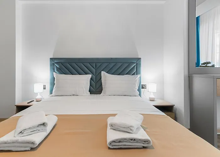 Chill Side - Infinity Pool & Apartmán Năvodari