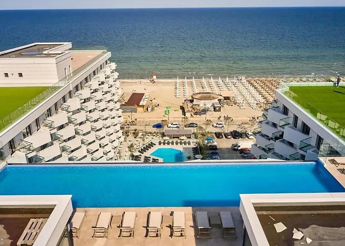 Chill Side - Infinity Pool & Apartmán Năvodari