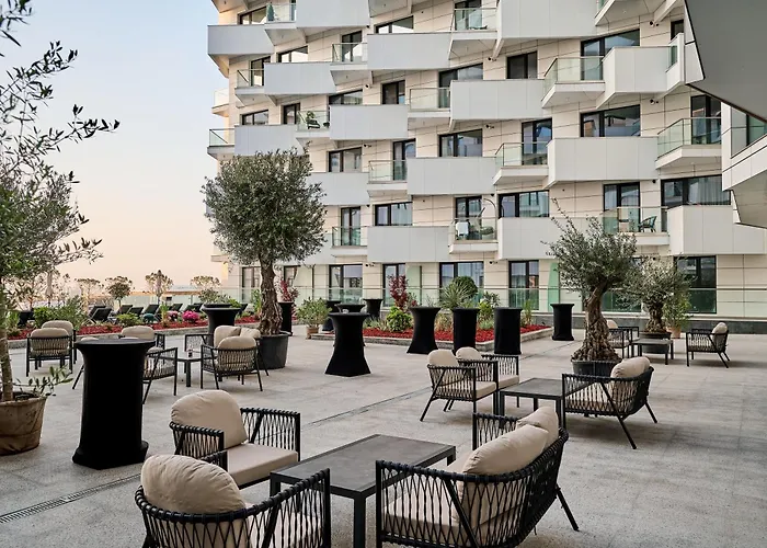 Chill Side - Infinity Pool &